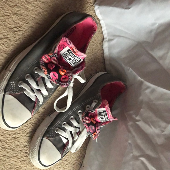 Converses - Picture 1 of 3